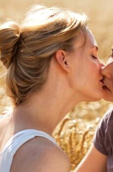 فيلم الرومانسية Kiss Me 2011 مترجم قبلني
