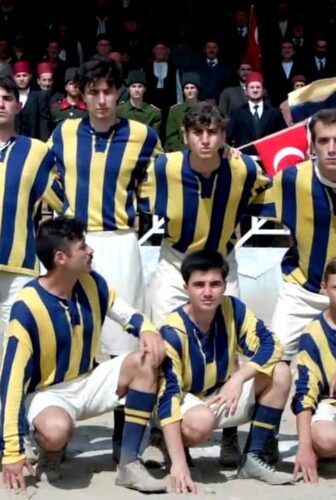 فيلم Zaferin Rengi 2024 مترجم