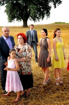 مسلسل الاوراق المتساقطة الحلقة 1 مترجم